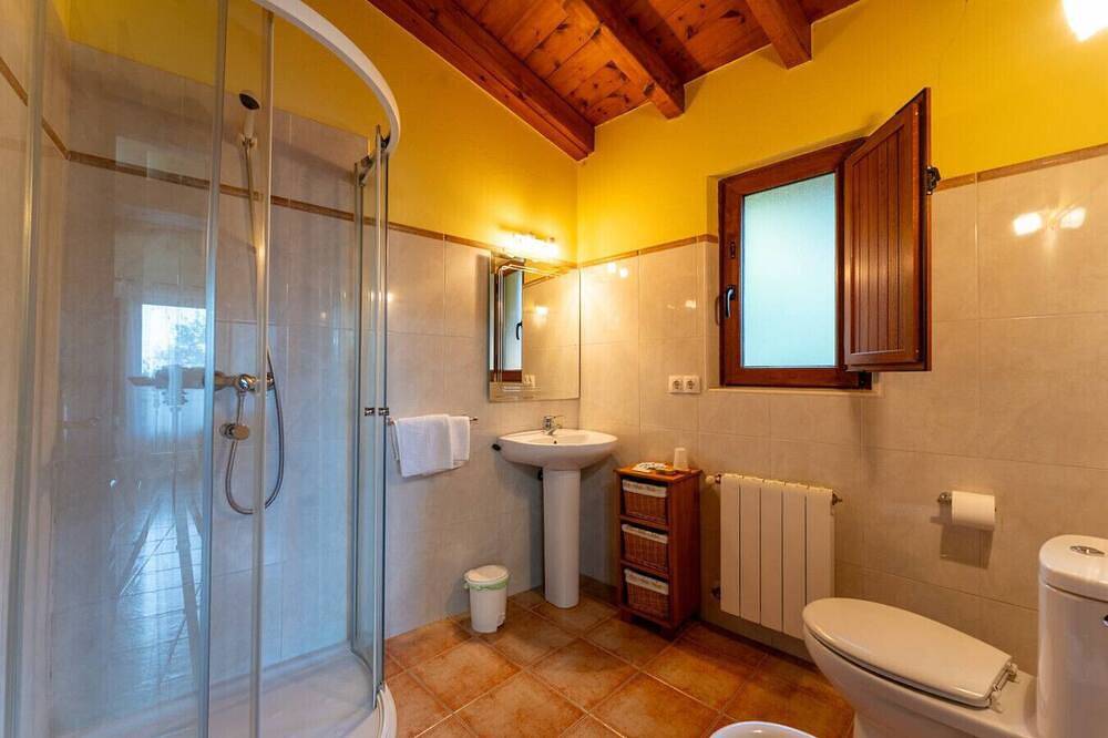 Posada La Canal · Habitación con balcón in Santillana del Mar, Cantabrian Coast