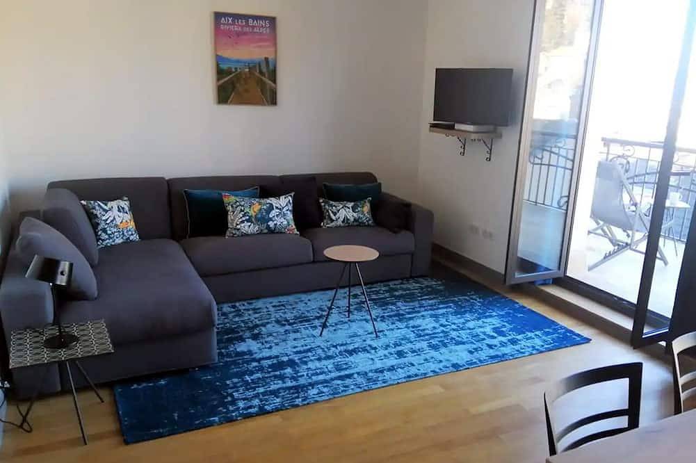 Entire apartment, 35m² studio with terrace and private garage in Aix-les-Bains, Chambéry region