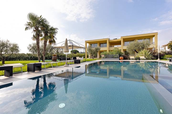 Holiday rental for 6 people, with Balcony and Garden in Bardolino