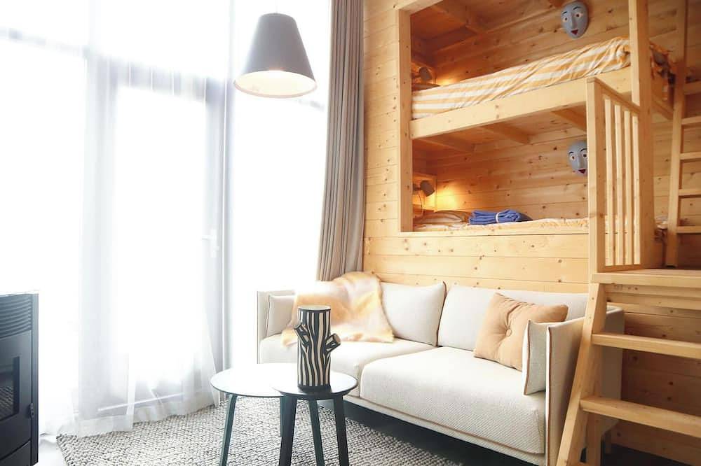 Tiny House with 2 bedrooms and terrace in IJssel