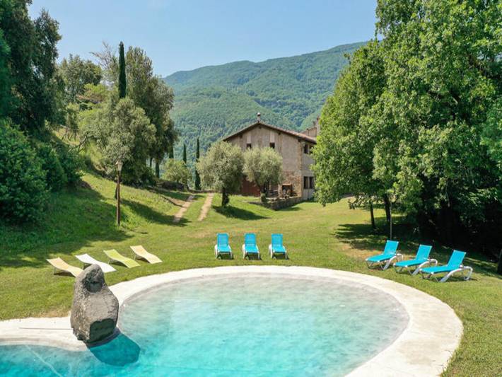 Casa rural para 6 personas, con terraza además de jardín y piscina en San Feliu de Pallarols