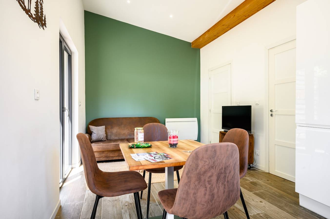 Vakantiehuis 'Flora Gîte' met privéterras, tuin en wifi, foto 12