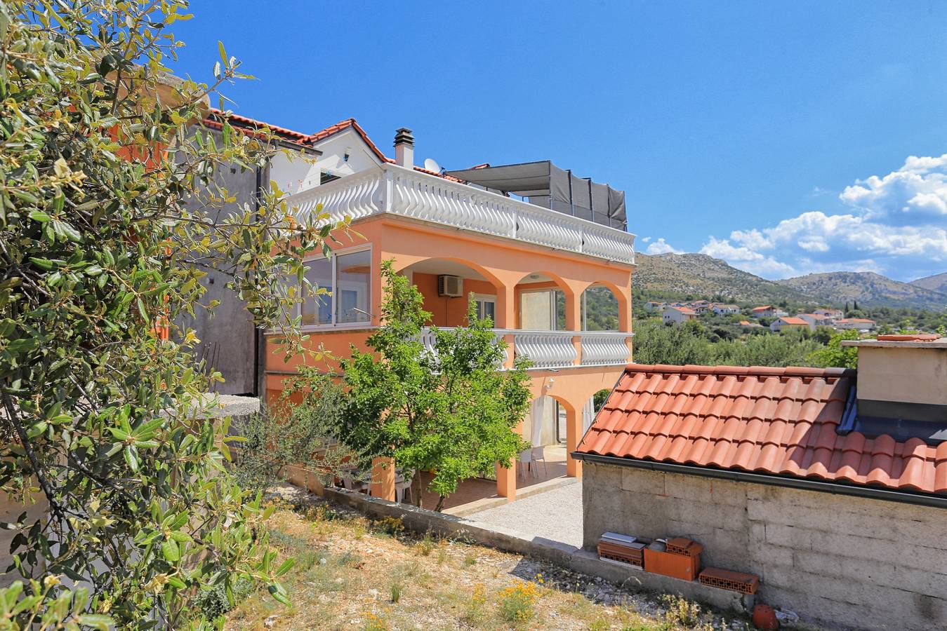 Ganze Wohnung, 1-Zimmer-Ferienwohnung mit Terrasse Grebastica, Sibenik A-11301-b in Grebastica, Šibenik-Knin