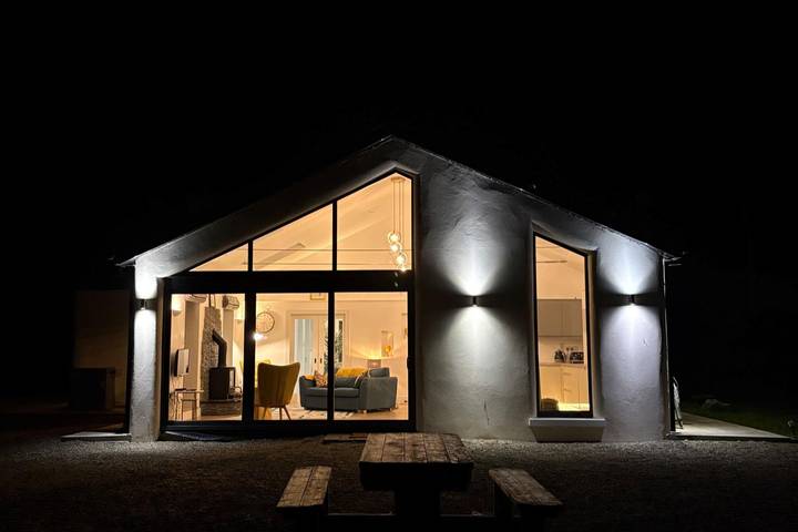 Ferienhaus für 6 Personen, mit Garten und Seeblick in County Galway