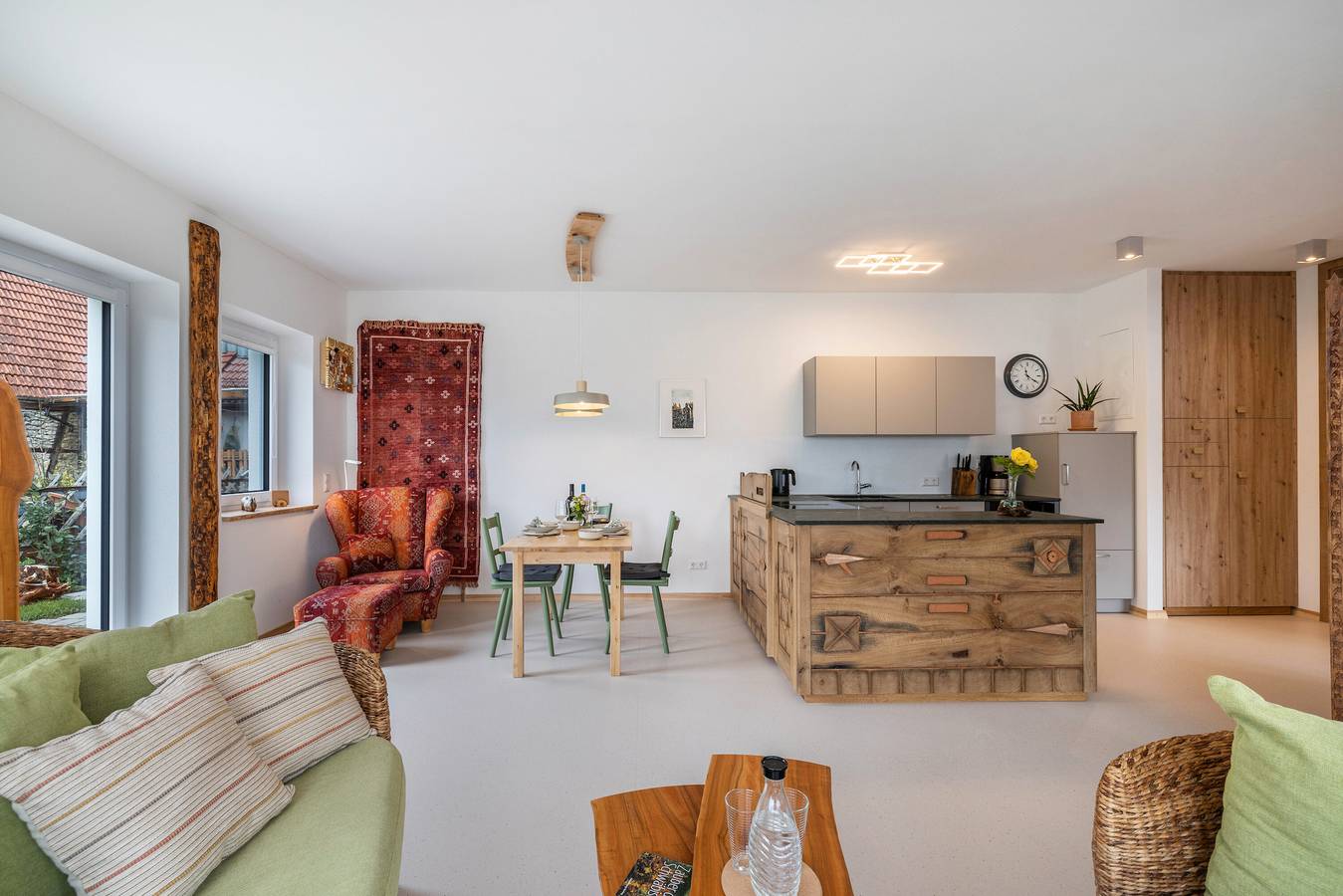 Ganze Wohnung, Ferienwohnung 'Alb-Sonne' mit Privatterrasse, Gemeinschaftsgarten und Wi-Fi in Sonnenbühl, Albsteig Etappe 11