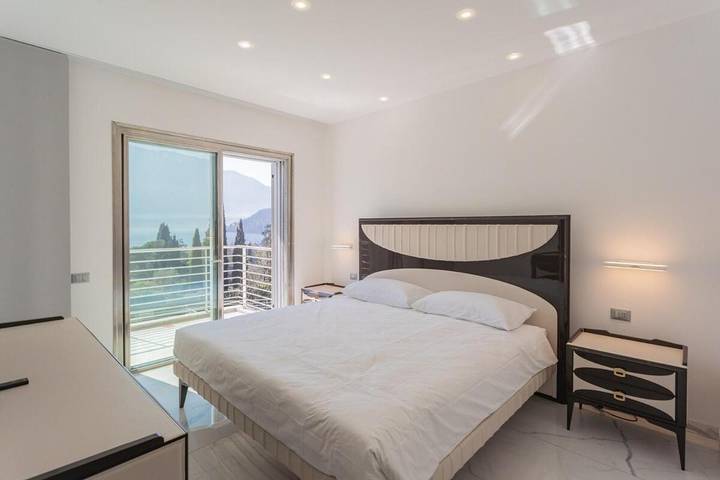 Villa pour 8 personnes, avec piscine et balcon ainsi que jardin et vue, animaux acceptés dans Tremezzo - 4