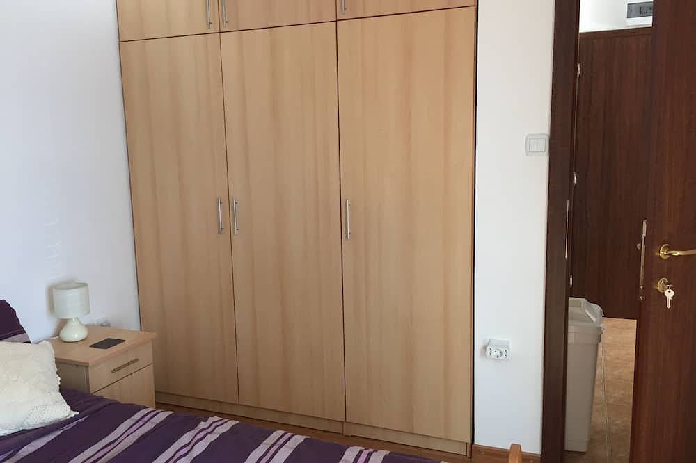 Ganze Wohnung, Erdgeschoss. Private Terrasse, Gemeinschaftspool, Blick über den Fjord auf die Altstadt von Kotor in Muo, Opština Kotor