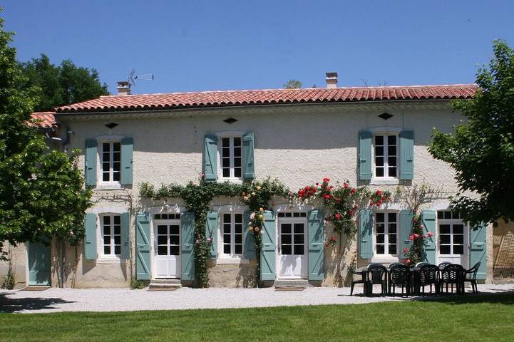 Gîte pour 14 personnes, avec jardin à Lempaut