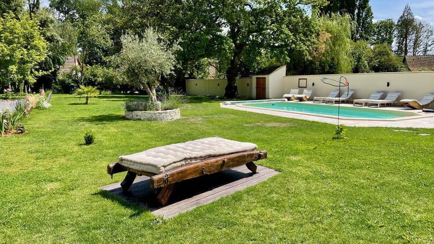 Location de vacances pour 14 personnes, avec piscine ainsi que sauna et jardin à Cravent