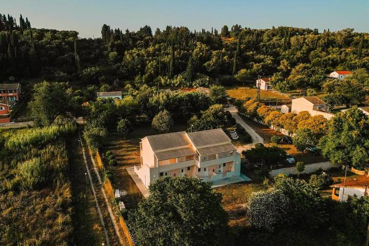 Appart’hôtel pour 2 personnes, avec Balcon et Terrasse ainsi que Jardin et Vue