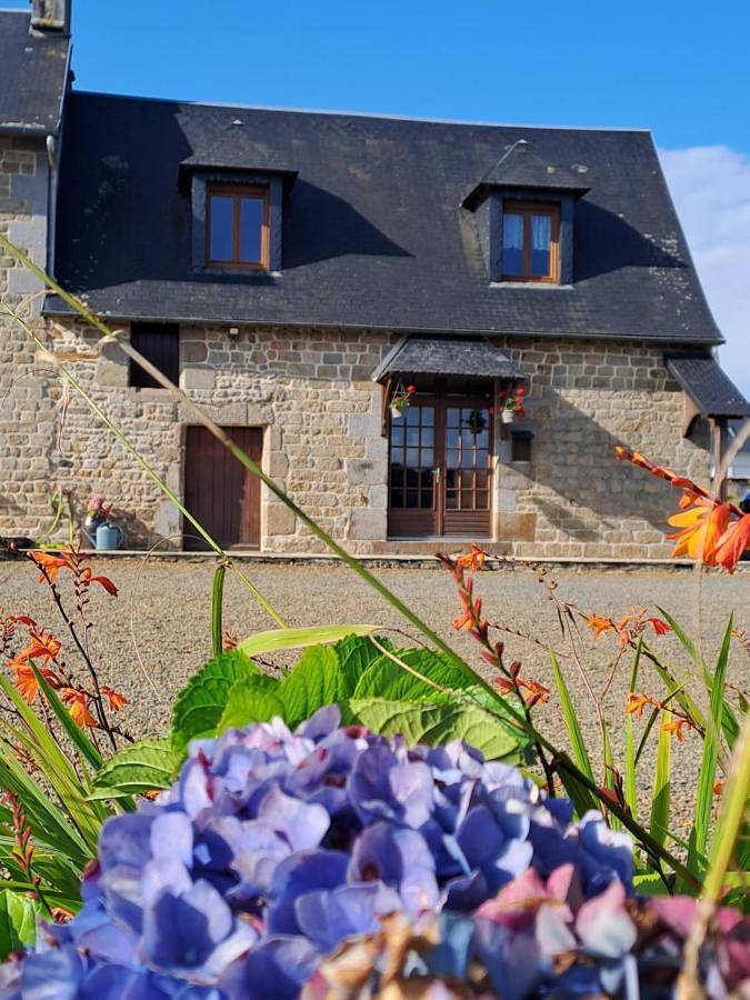 Location de vacances pour 4 personnes, avec Terrasse à La Trinité (Manche)