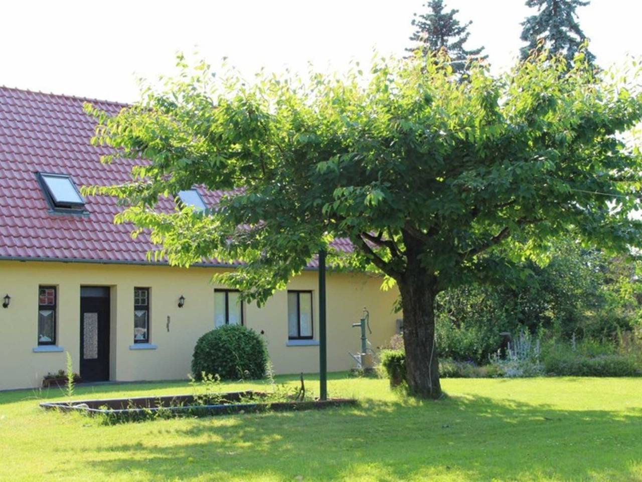 Fewo Familie Braatz in Ahrenshagen, 22km zur Ostsee - 1-Raum Ferienwohnung in Ahrenshagen-Daskow, Vorpommern