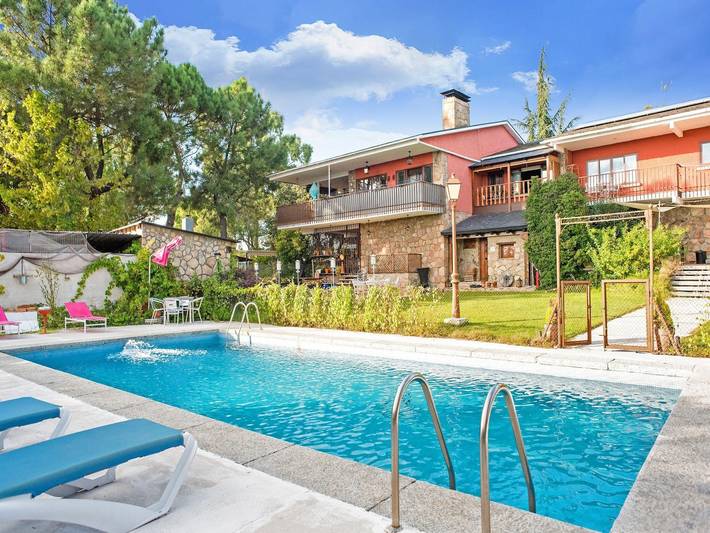 Cabaña para 8 personas, con Terraza además de Jardín y Piscina en Cercedilla