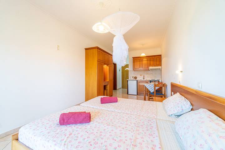 Ferienwohnung für 2 Personen, mit Balkon und Garten auf Korfu