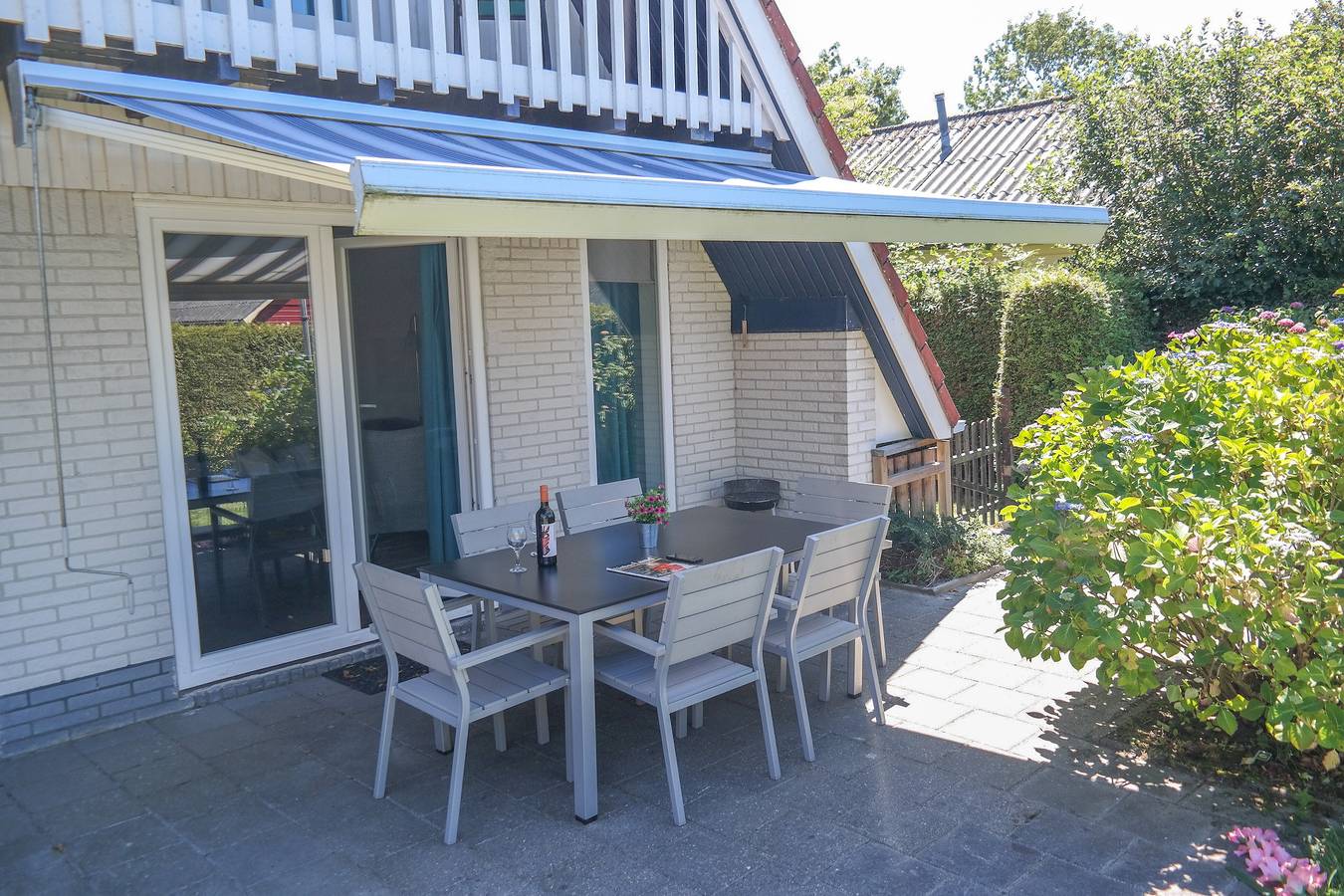 6 Pers - Ferienhaus mit teils überdachter Terrasse und großer offener Küche in Oostmahorn, Dongeradeel