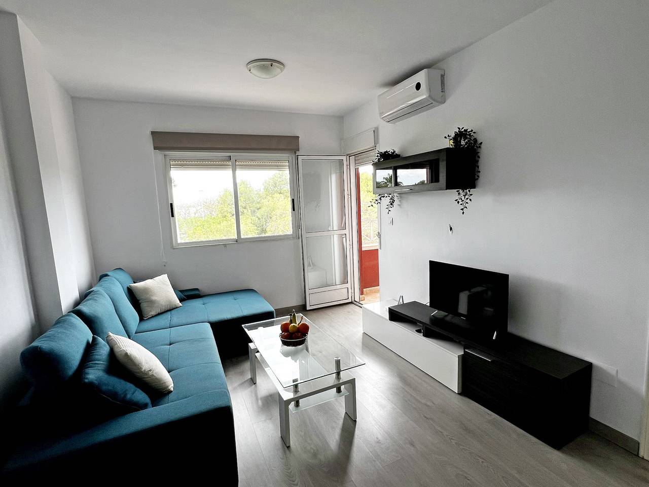 Apartamento entero, Apartamento 'Buena Vista' con balcón, Wi-Fi y aire acondicionado in Torrevieja Centro, Torrevieja