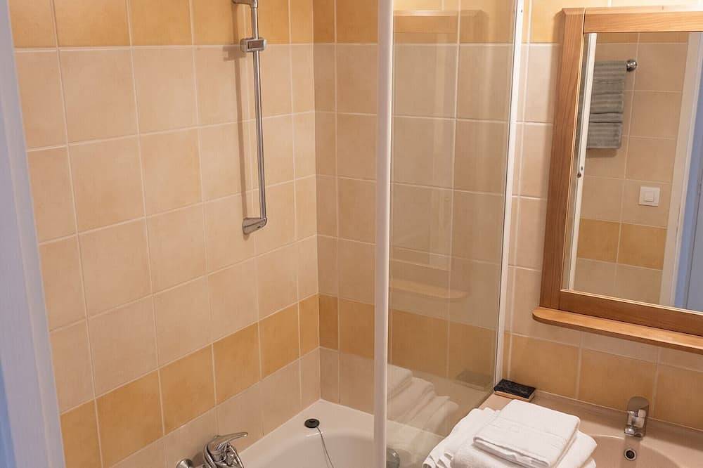 Entire apartment, Homerez - Apartment Monflanquin in Monflanquin, Villeneuve-sur-Lot region