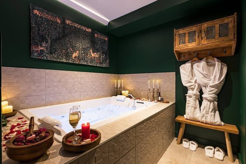 Apartamento entero, La Maison de L'Apothicaire - 4-star spa - Crémieu town center in Crémieu, Región de La Tour-du-Pin