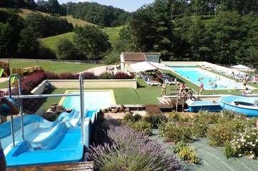 Chalet pour 5 personnes, avec piscine et terrasse dans le Lot