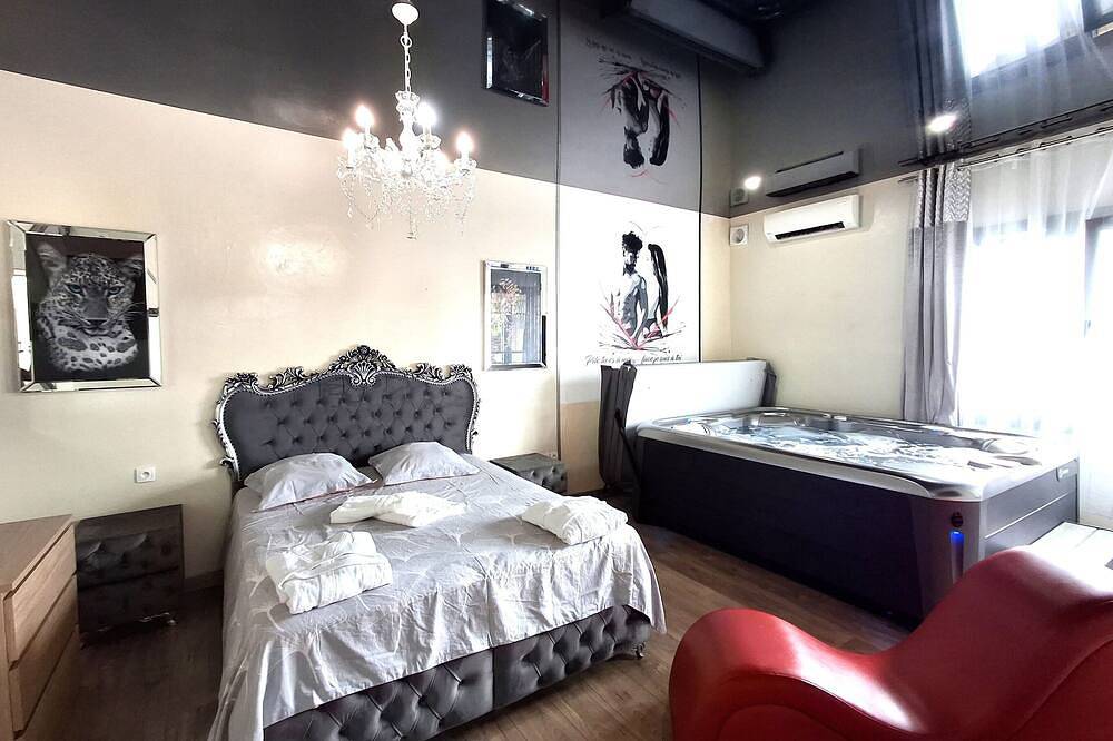 Apartamento entero, La Discrète Romantique, apartment with jacuzzi in Charavines, Región de La Tour-du-Pin