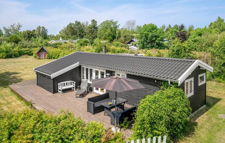 Ferieudlejning for 4 personer, med Terrasse og Have i Kalundborg