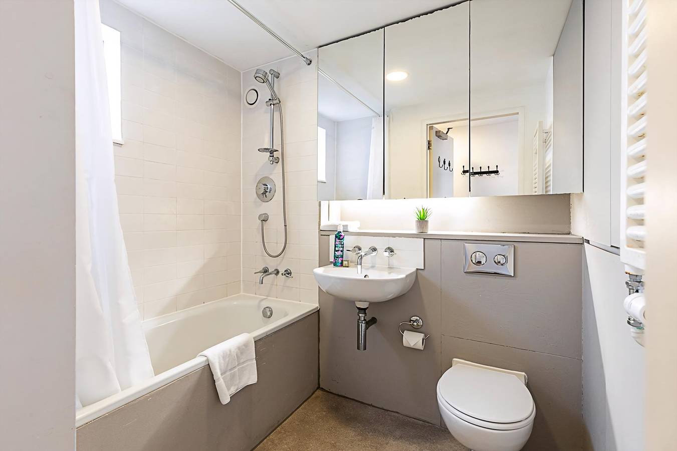 Entire apartment, Stylish Camden Flat Near Markets & Tube in Camden, London