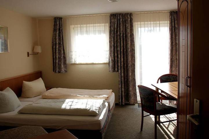 Doppelzimmer 6, Dusche, Wc - Pension & Restaurant Gockescher Hahn in Pöhl, Chemnitz und Umgebung