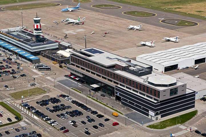Relaxed Living with Rooftop Views & Dining, Airport Access! in Rotterdam, Olanda Meridionale