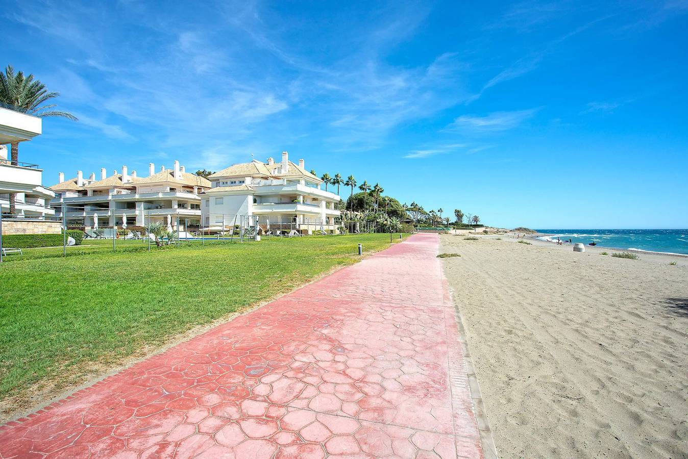 Apartamento entero, Bright apartment front of beach. Guadalmansa Beach in Sun Park (Estepona), Estepona
