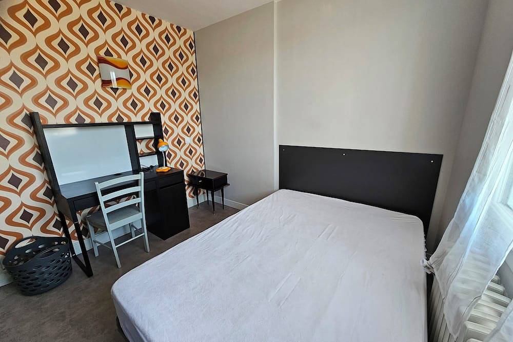 House for 1–8 people, garden, 10 minutes from Futuroscope and downtown, French “ 1965-1970 ” decor in Poitiers, Vienne
