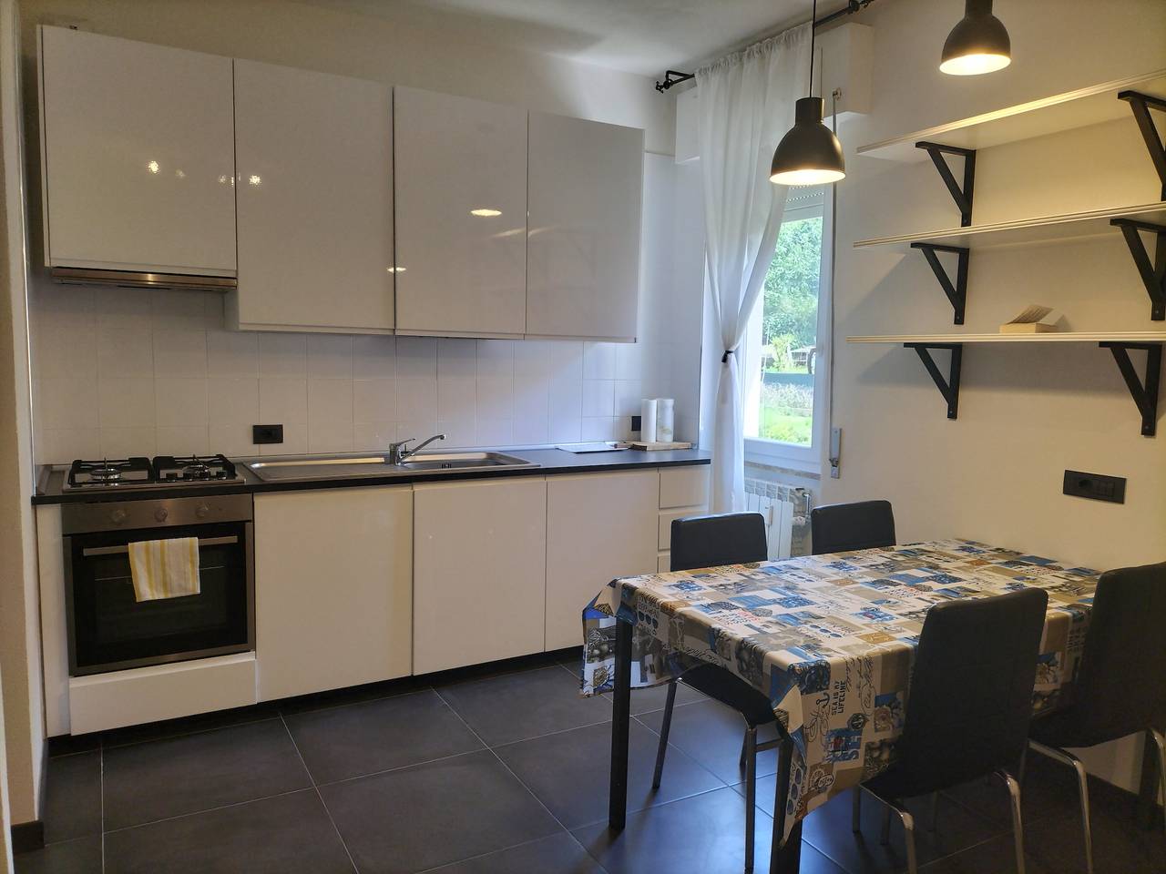 Appartamento intero, Carolina Cosy Apartment with A/C near best beaches in Monterosso al Mare, Comune di Monterosso al Mare