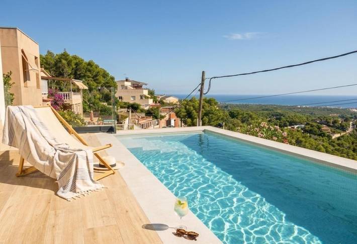 Casa rural para 10 personas, con Balcón y Terraza además de Jardín y Piscina en Cunit