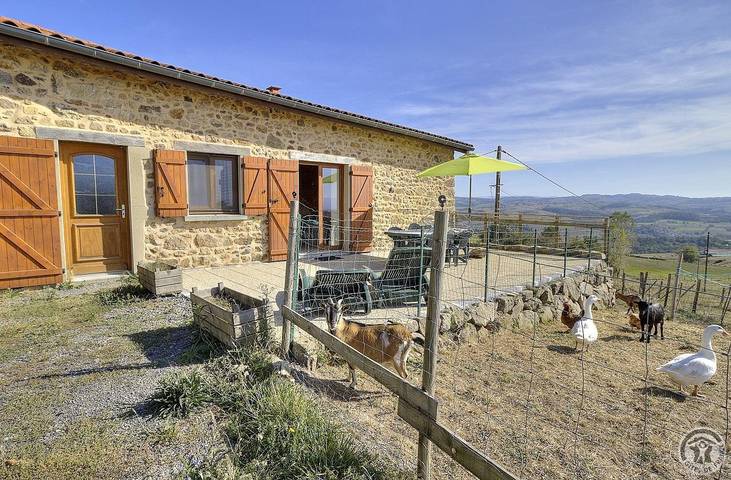 Gîte pour 6 personnes, avec Terrasse à Larajasse