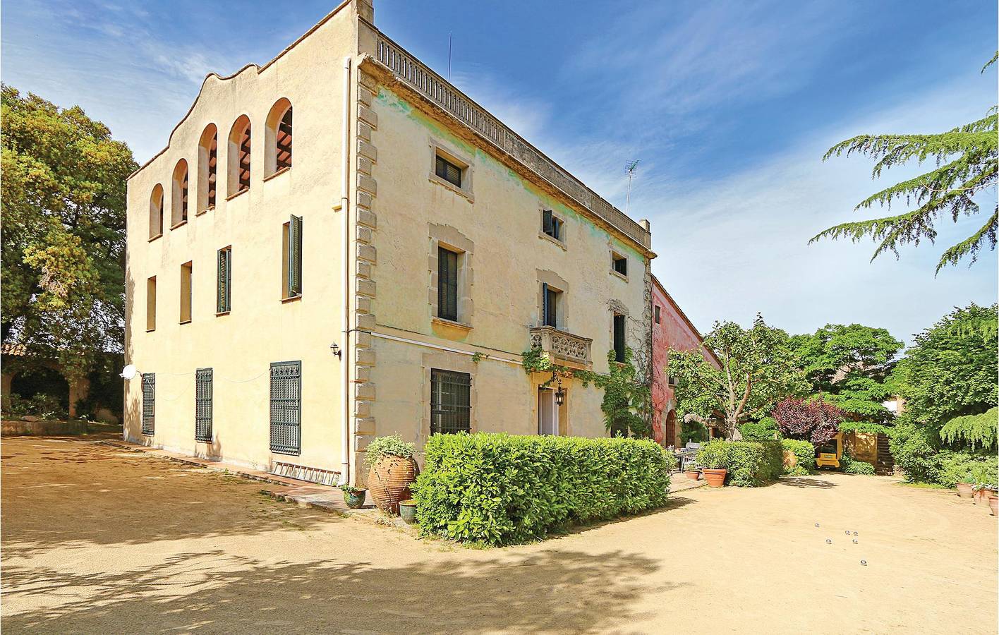 Spacious Pool Apartment with WiFi in Vilanova del Vallès, Barcelona Province