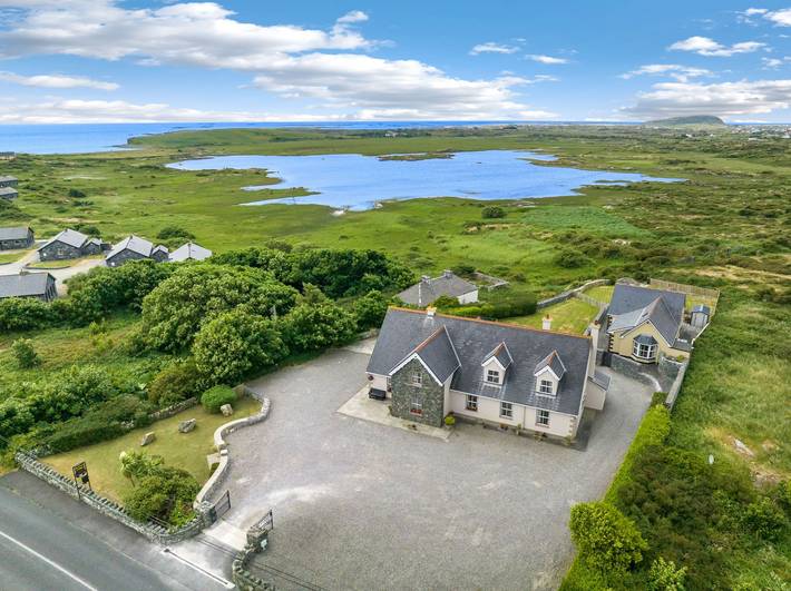 Lodge for 18 people, with Terrace in Ballyconneely