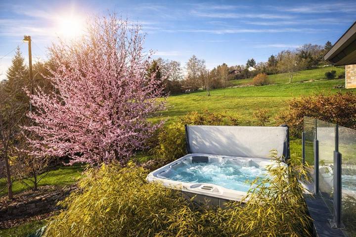 Gîte pour 9 personnes, avec Balcon et Jacuzzi ainsi que Terrasse et Jardin à Bonne - 3