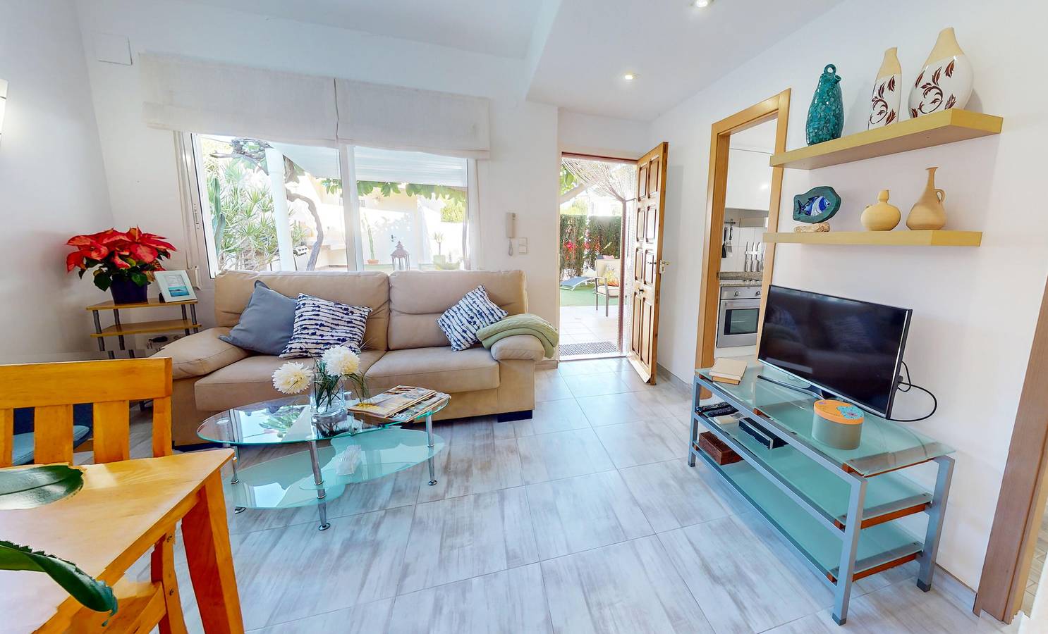 Entire apartment, Fantastic appartment 50 m from the beach. 4 pers. Wifi, bbq. in Las Marinas, Dénia