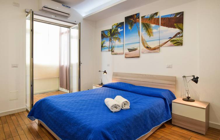 Entire holiday apartment, Luxury Sea View Apartment with Terrace & Parking in Schisò, Giardini-Naxos