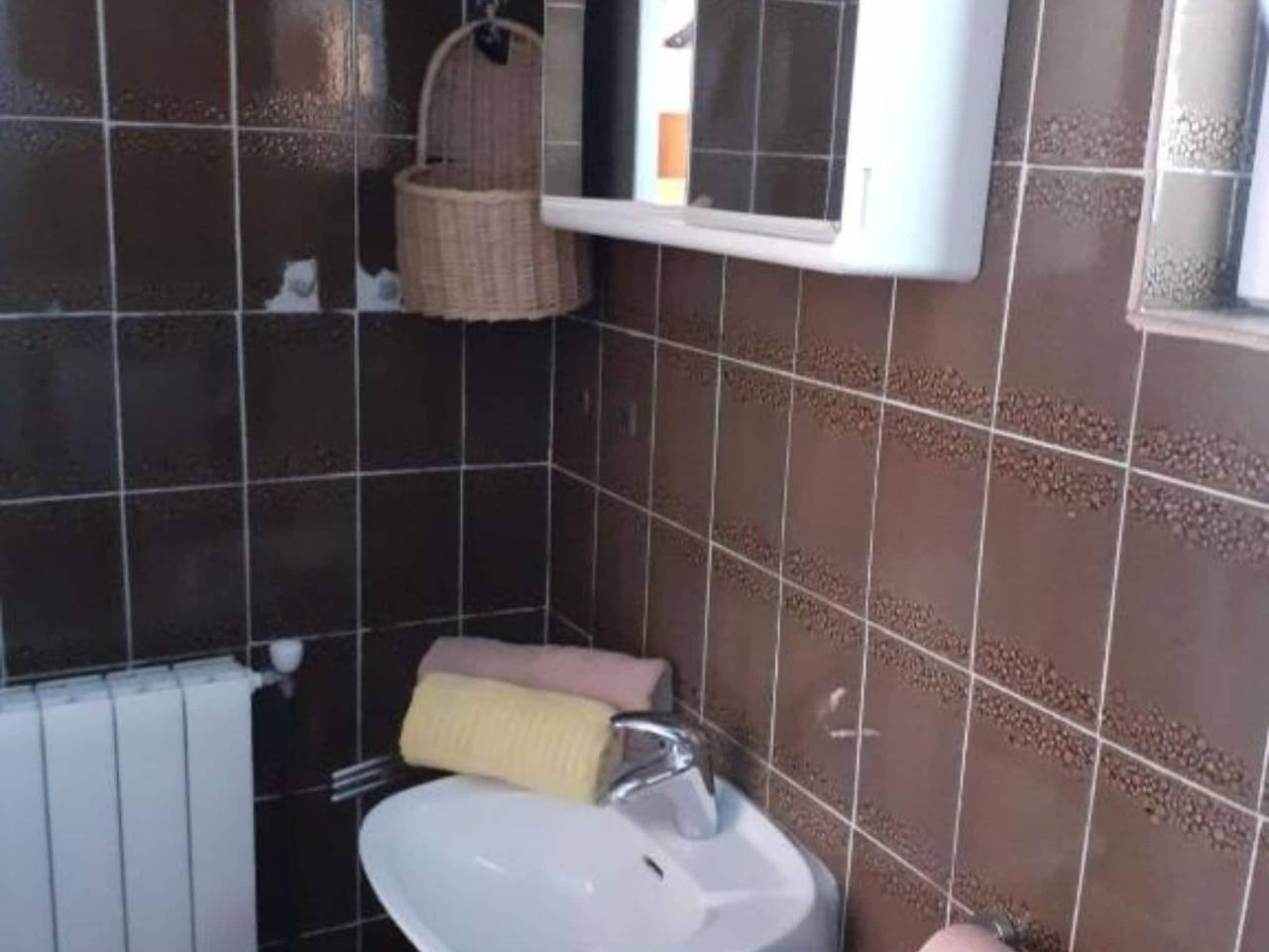 Ganze Wohnung, Guest House Green Corner Supetarska Draga - Triple Room with Terrace and Sea View in Supetarska Draga, Rab