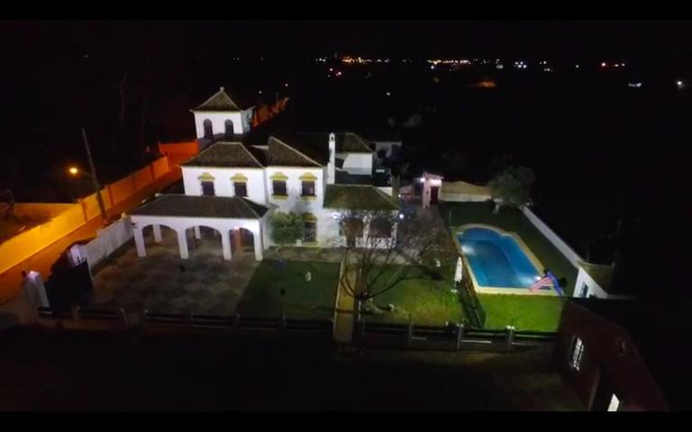 Location de vacances pour 14 personnes, avec jardin ainsi que vue et piscine, animaux acceptés à Utrera - 2