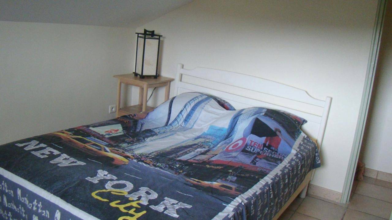 Small Double or Twin Room in Villeneuve-les-Corbières, Côte méditerranéenne (France)