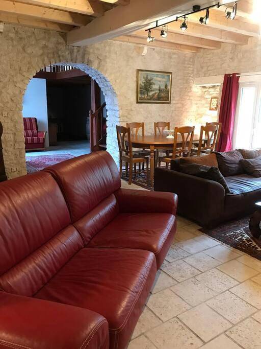 Location de vacances pour 8 personnes, avec piscine et jardin à Ardillières - 3