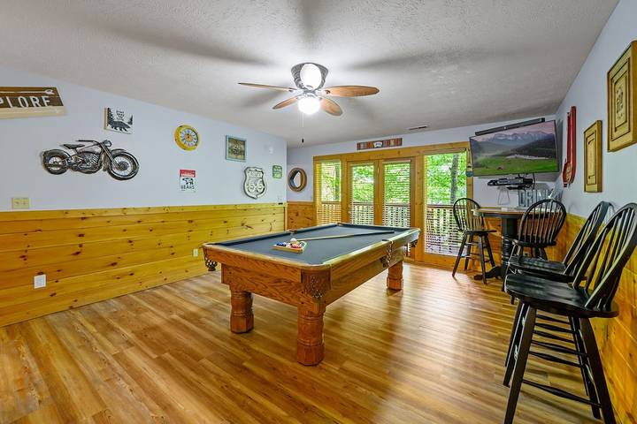 Glamping for 10 people, with hot tub and terrace as well as pool in Gatlinburg