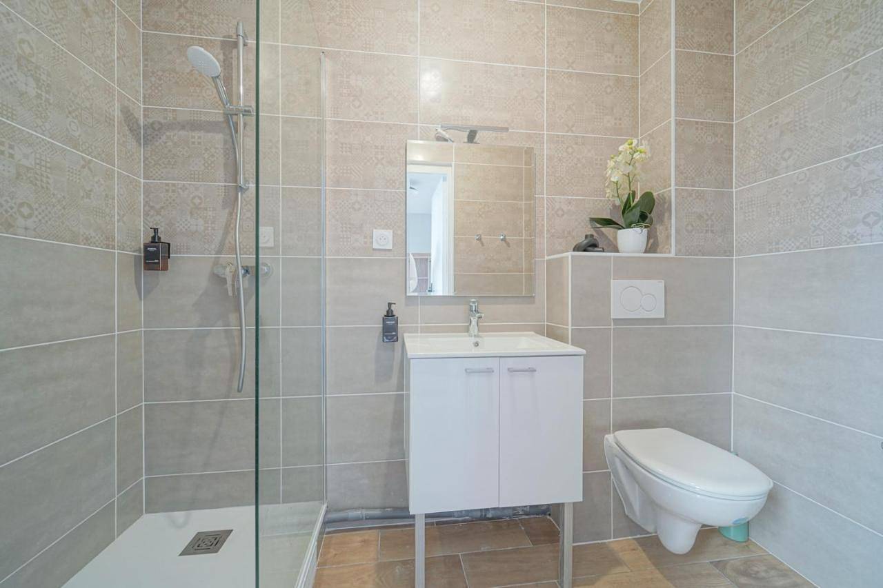 Hotel Trianon Saint Ouen in Saint-Ouen, Seine-Saint-Denis