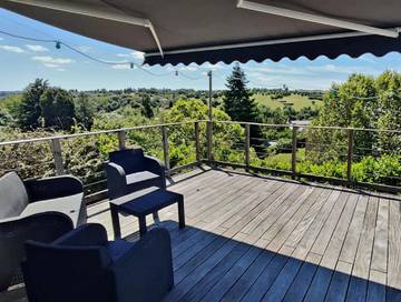 Location de vacances pour 6 personnes, avec jardin ainsi que vue et terrasse à Onet-le-Château