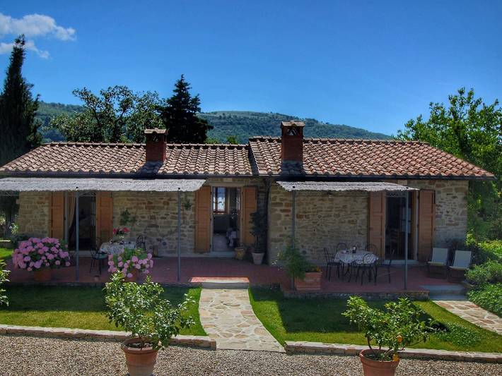 Agriturismo per 2 persone, con Giardino e Piscina in Provincia di Arezzo