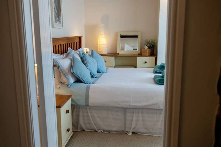 Sea Spray - sleeps 4 guests  in 2 bedrooms in Moelfre, Isle of Anglesey