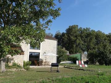 Location de vacances pour 8 personnes, avec jardin et vue à Benet