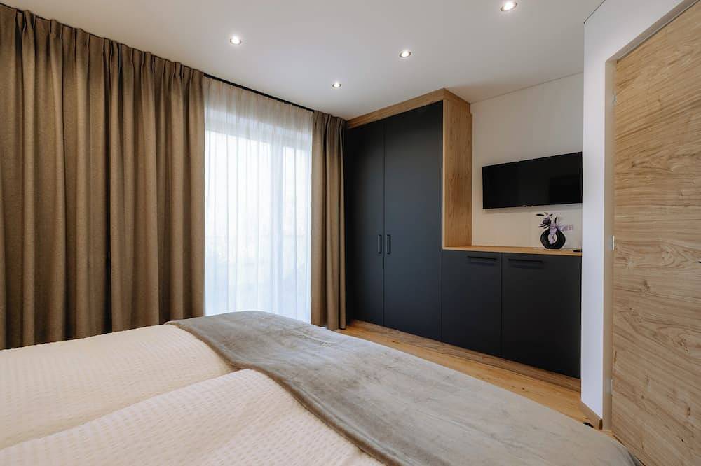 Ganze Wohnung, Ortsried-Hof, Apartment Panorama - Dachterrasse mit Whirlpool und Sauna in Tarsch, Latsch