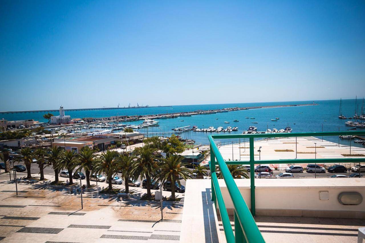 Deluxe Triple Room with Sea View in Manfredonia, Gargano